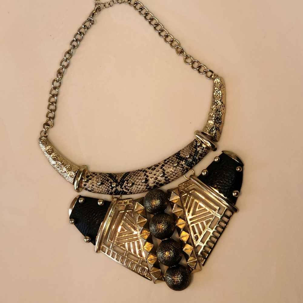 Embellished collar necklace